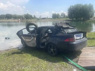 Трагедия на озере: девушка утонула, уснув в машине